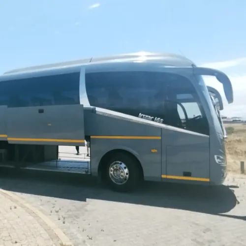 The Irizar i6s coach from the front, at an angle